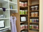 Pantry 075246.jpg